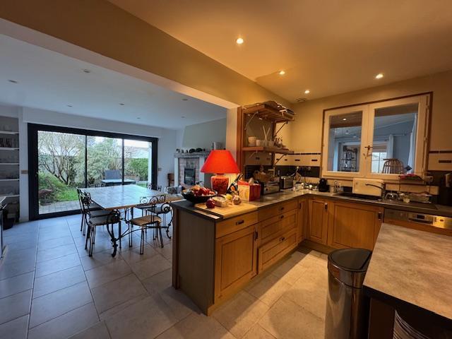 Maison - 184 m² - 8 pièces