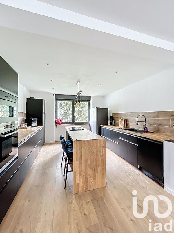 Maison - 202 m² - 9 pièces