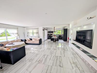 Maison - 190 m² - 6 pièces