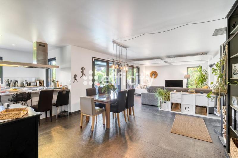 Maison - 197 m² - 6 pièces