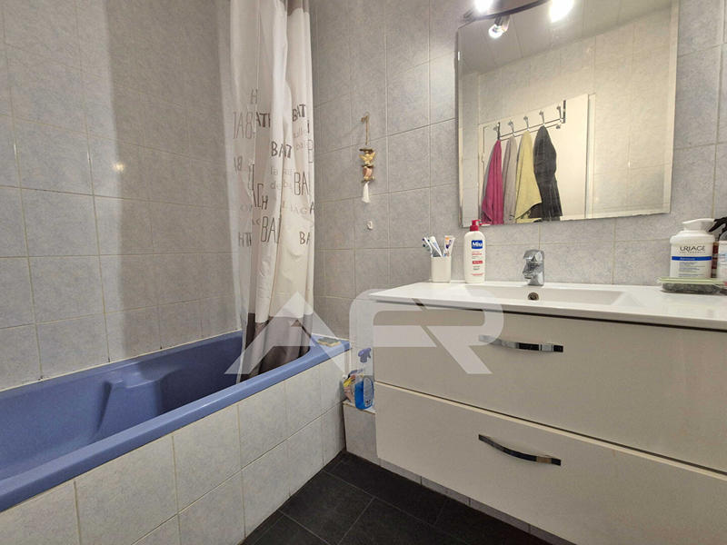 Appartement - 80 m² - 4 pièces