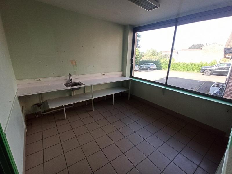 Local commercial - 170 m² - 10 pièces