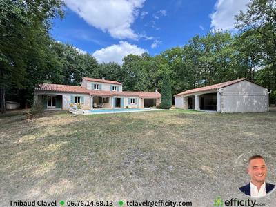 Maison - 215 m² - 8 pièces