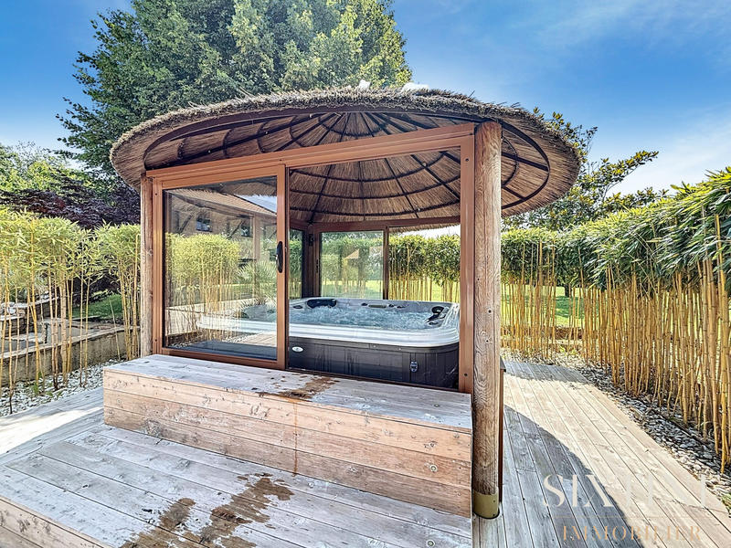 Maison ancienne - 300 m² - 7 pièces