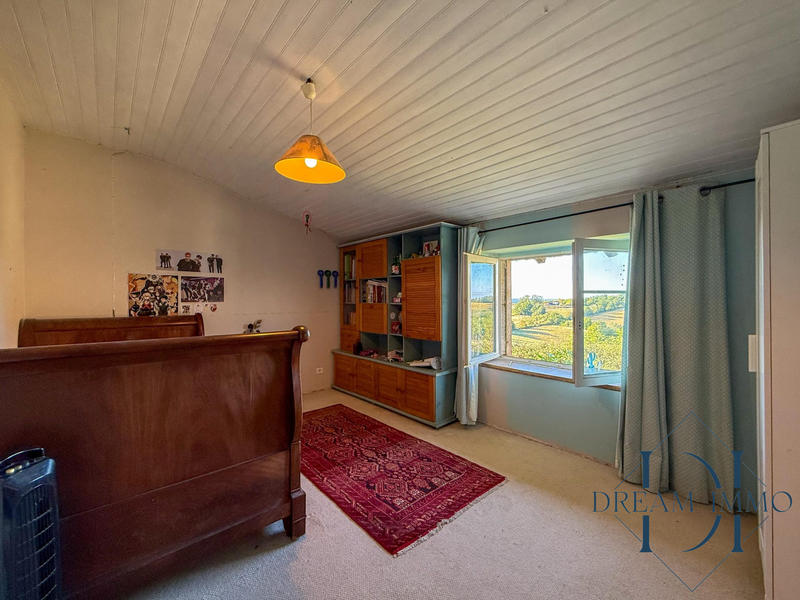 Maison - 273 m² - 9 pièces