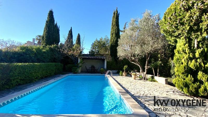 Maison traditionnelle - 236 m² - 8 pièces