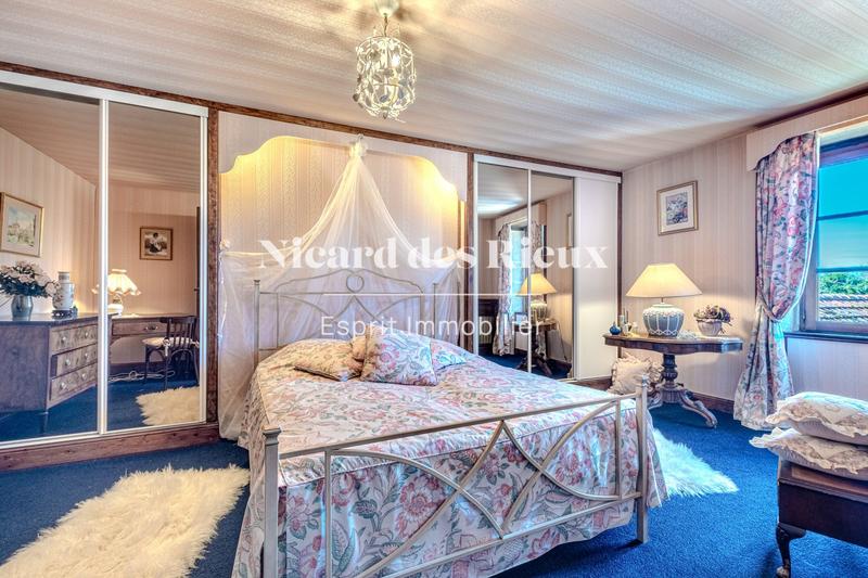 Maison - 317 m² - 11 pièces