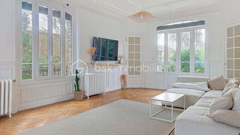 Propriété - 280 m² - 10 pièces