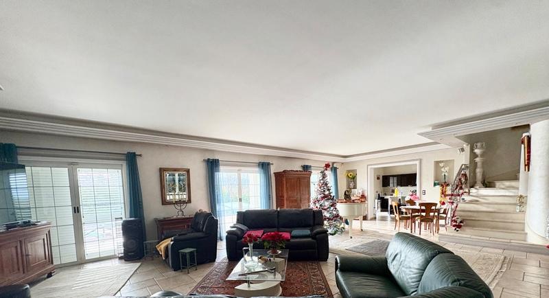 Maison - 300 m² - 7 pièces