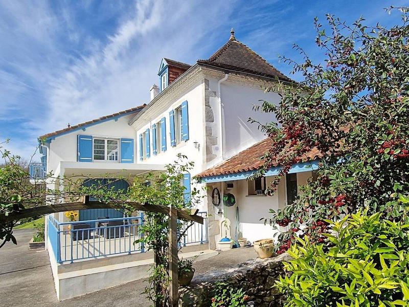 Maison - 236 m² - 10 pièces