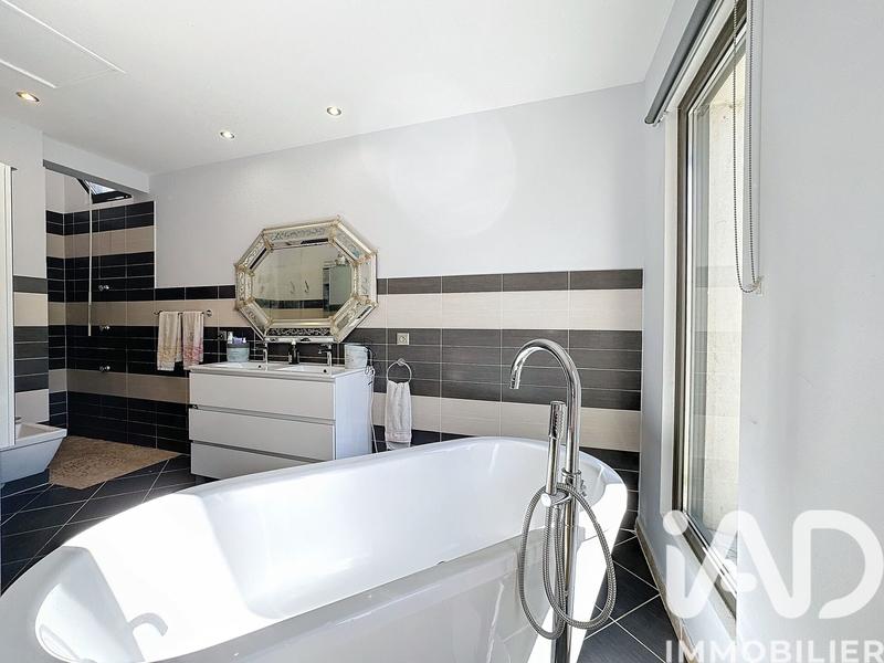 Maison - 181 m² - 5 pièces