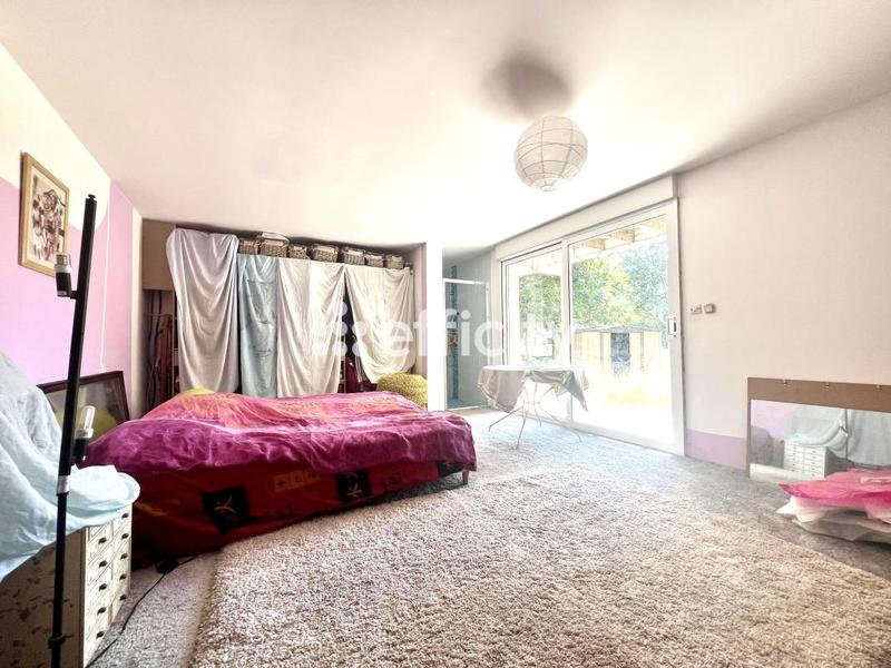 Maison - 240 m² - 9 pièces