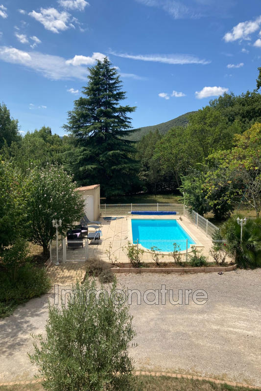 Villa - 251 m² - 7 pièces