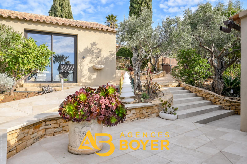 Maison - 300 m² - 8 pièces