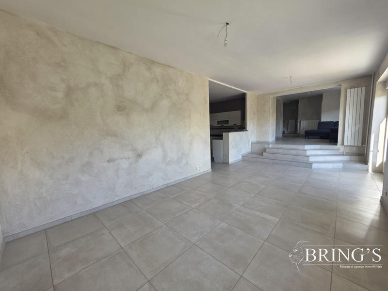 Maison - 221 m² - 8 pièces