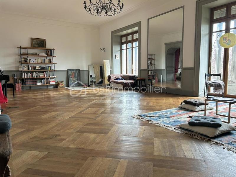 Maison - 180 m² - 8 pièces