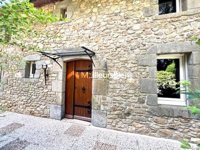 Propriété - 192 m² - 12 pièces