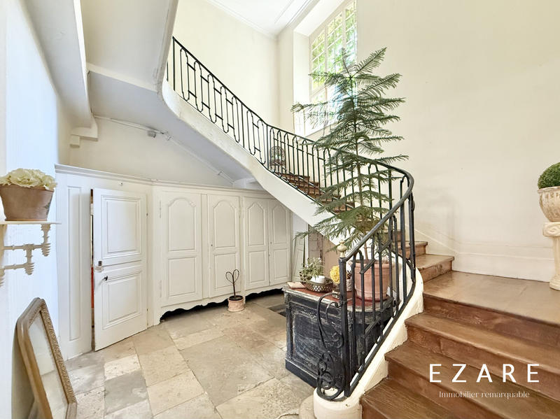 Maison - 470 m² - 15 pièces