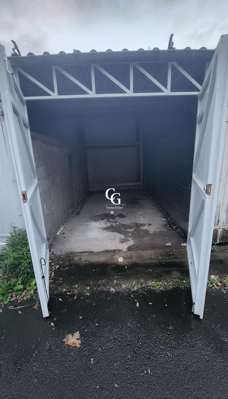 Parking / Garage - 12 m²