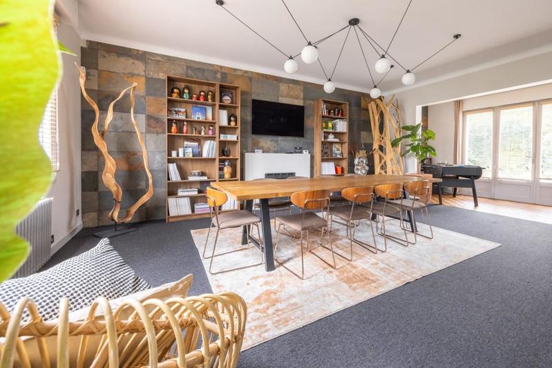 Maison - 285 m² - 11 pièces