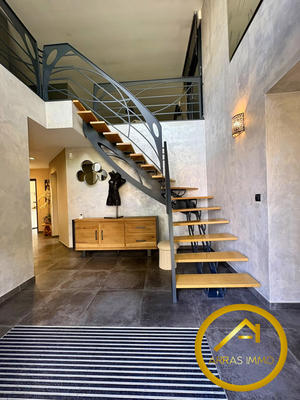 Maison - 208 m² - 8 pièces