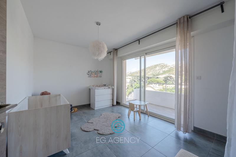 Appartement - 98 m² - 4 pièces