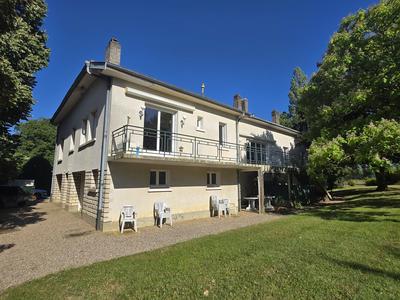Maison - 393 m² - 10 pièces