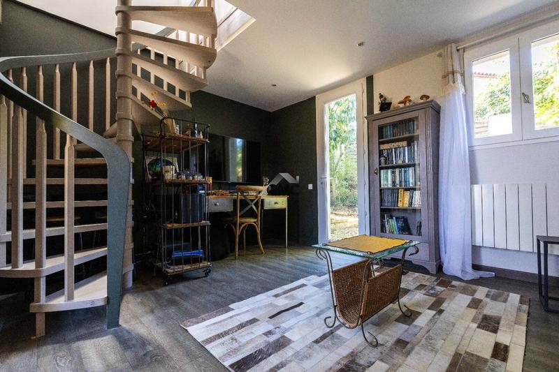 Maison - 219 m² - 9 pièces