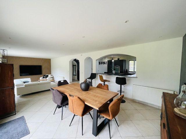 Maison traditionnelle - 174 m² - 7 pièces