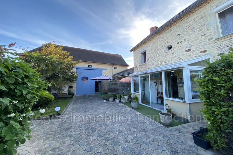 Propriété - 246 m² - 9 pièces