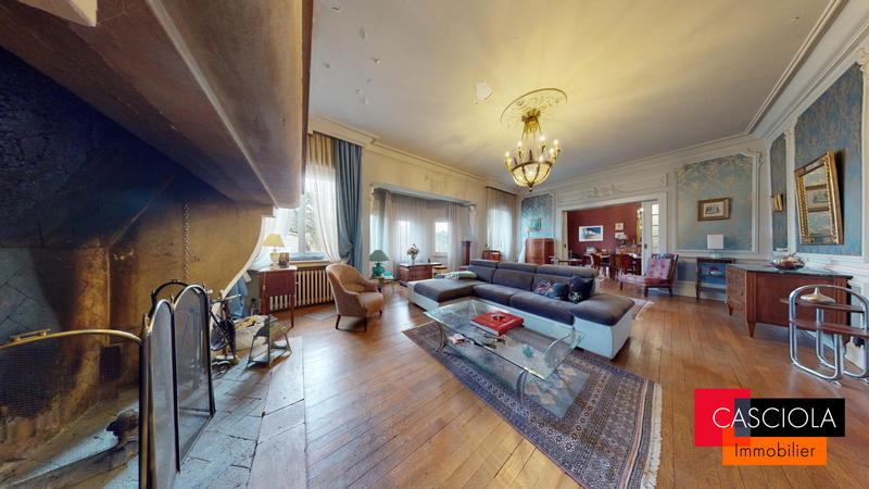 Maison - 259 m² - 9 pièces