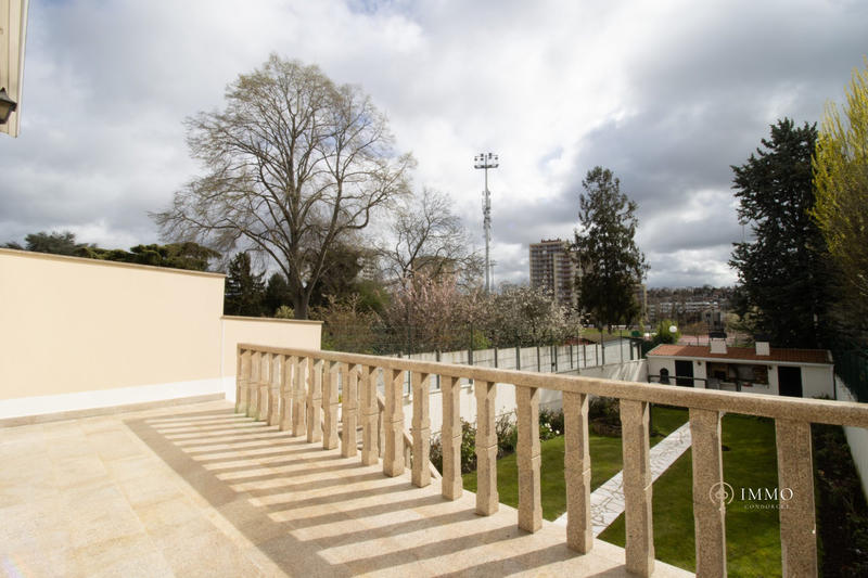 Maison - 190 m² - 7 pièces