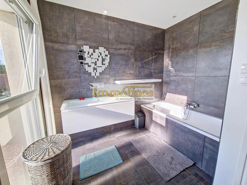 Maison - 166 m² - 6 pièces