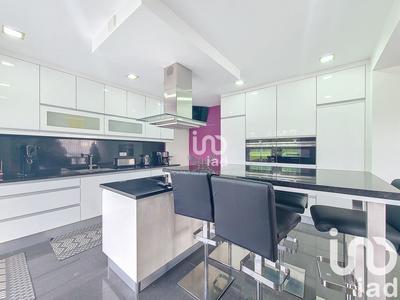 Maison - 240 m² - 8 pièces