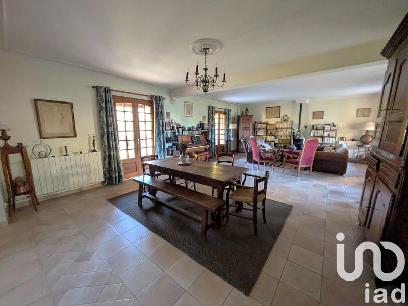 Maison - 235 m² - 10 pièces