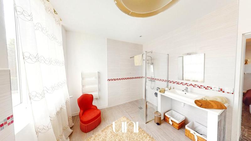 Maison - 422 m² - 12 pièces