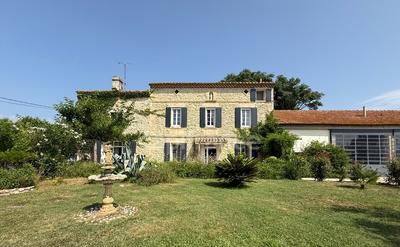 Maison - 329 m² - 11 pièces