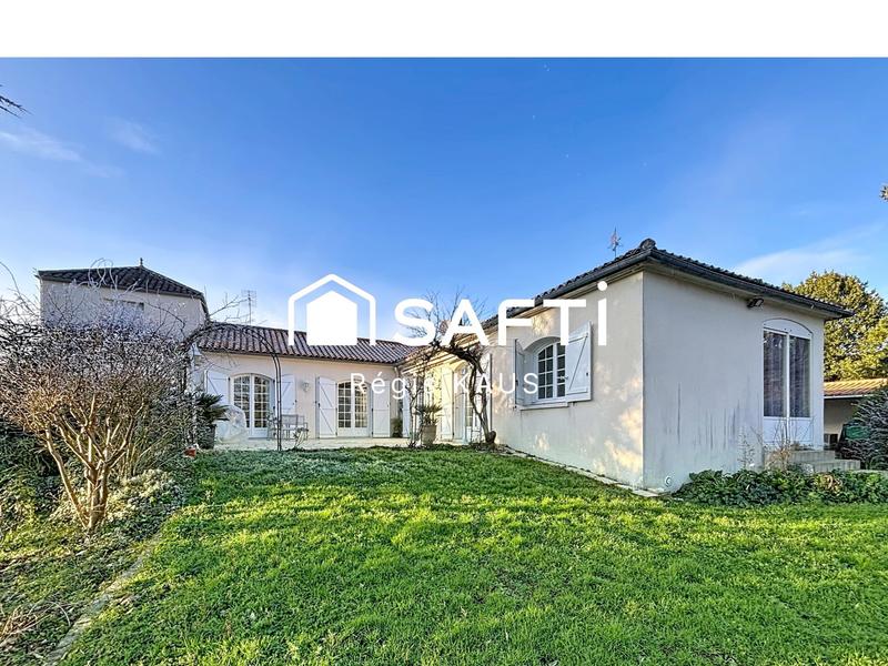 Maison - 240 m² - 10 pièces