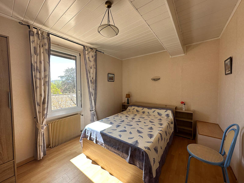 Maison - 245 m² - 11 pièces