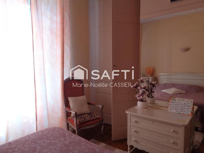 Maison - 242 m² - 14 pièces