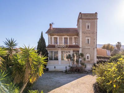 Maison - 224 m² - 7 pièces