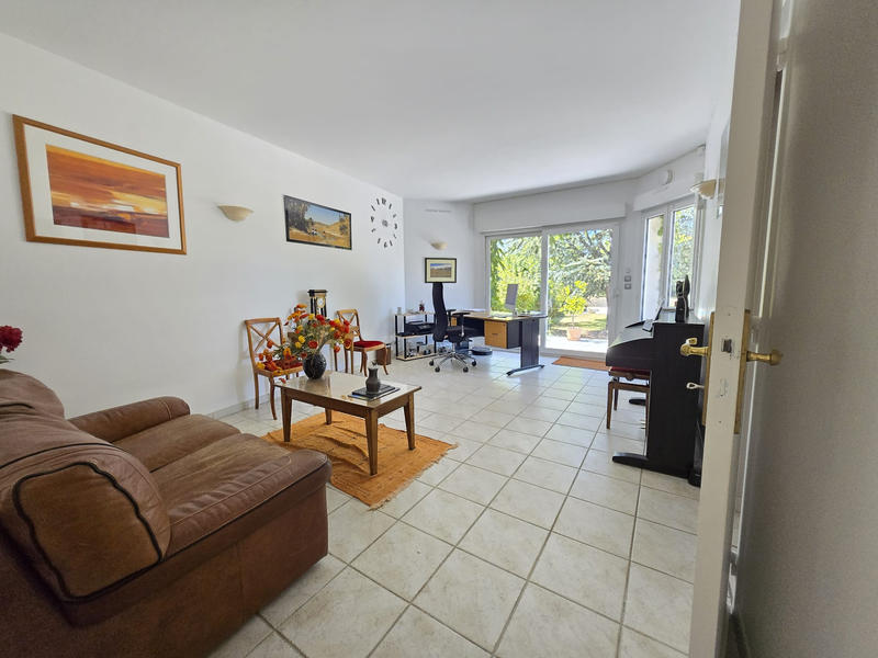 Maison - 230 m² - 9 pièces