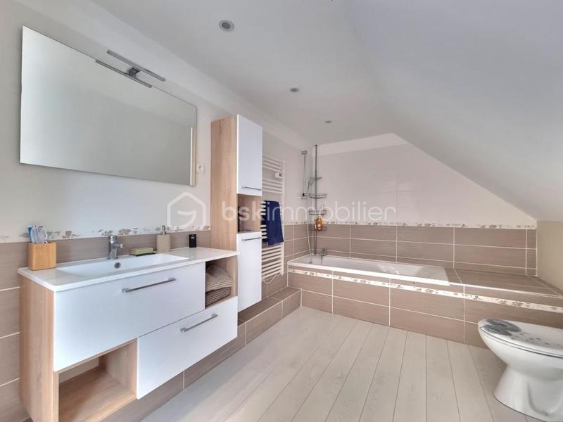 Maison traditionnelle - 120 m² - 5 pièces