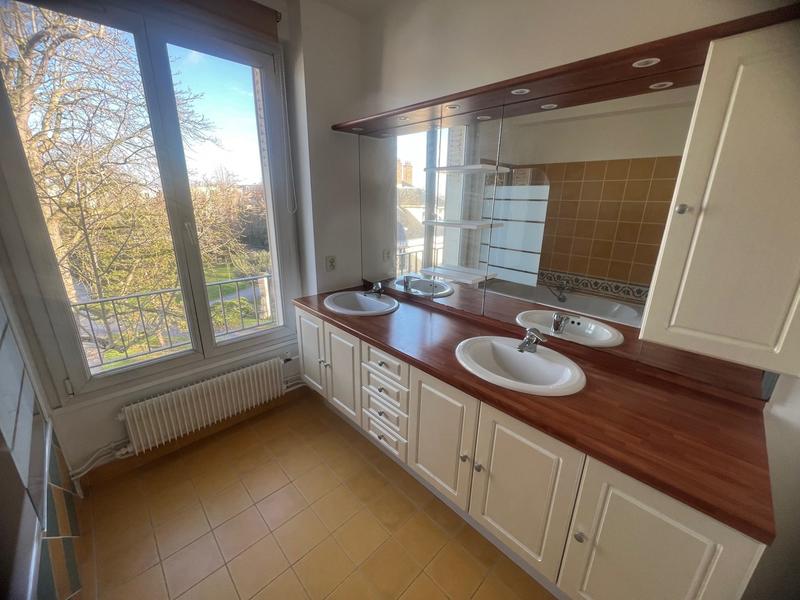 Appartement - 102 m² - 5 pièces