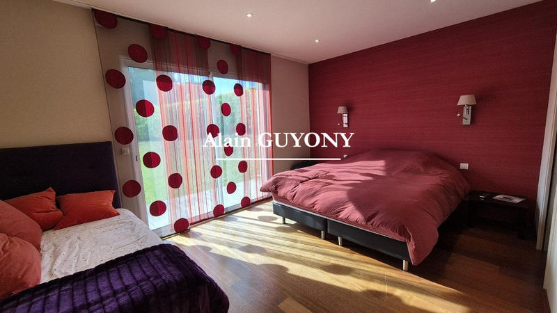 Maison contemporaine - 270 m² - 7 pièces