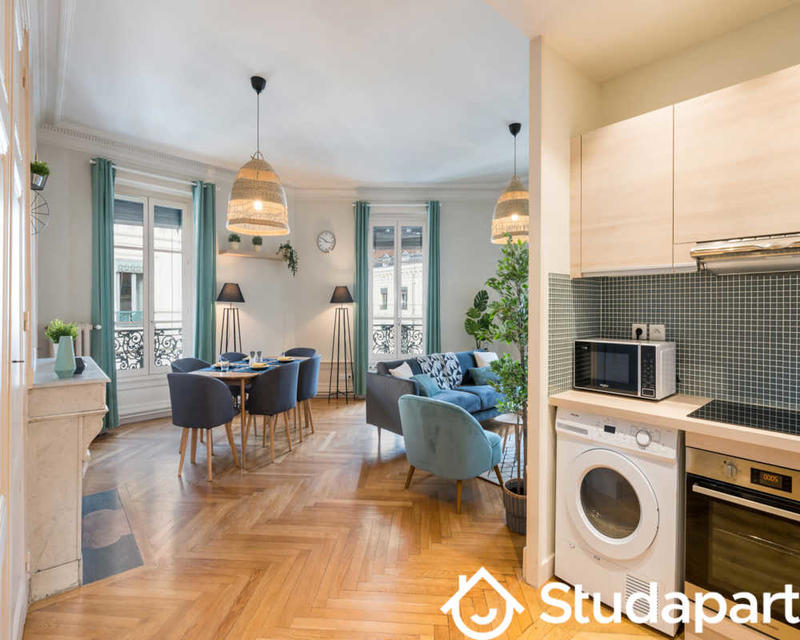 Chambre - 150 m² - 1 pièce