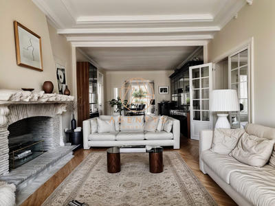 Maison - 249 m² - 10 pièces