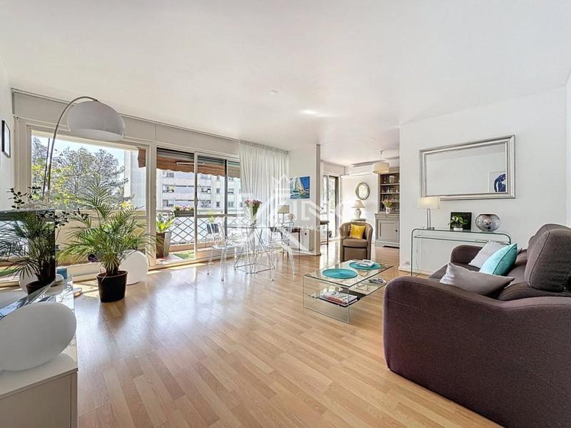 Appartement - 84 m² - 4 pièces