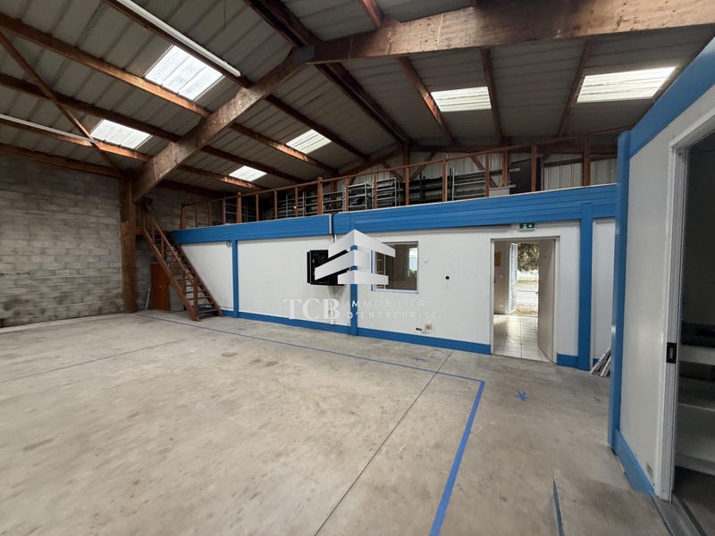 Local d'activités - 410 m²