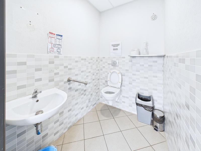 Local commercial - 112 m² - 6 pièces